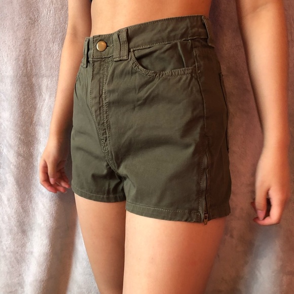 Shorts - Picture 3 of 9